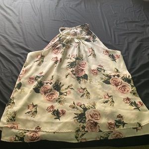 No sleeve blouse, Loose when worn, no zipper on the back.